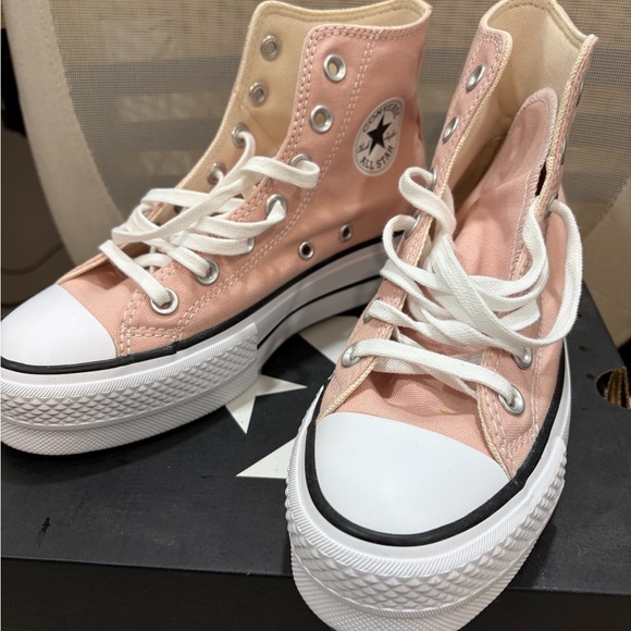 Converse Women's Light Pink High-Tops Platform BNIB - Picture 3 of 8
